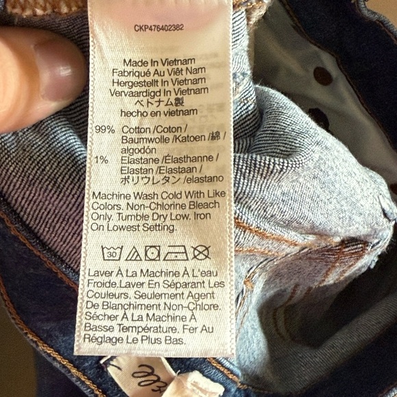 Madewell • The Petite Mid Rise Perfect Vintage Tapered Mom Dark Wash Jean - Picture 13 of 14